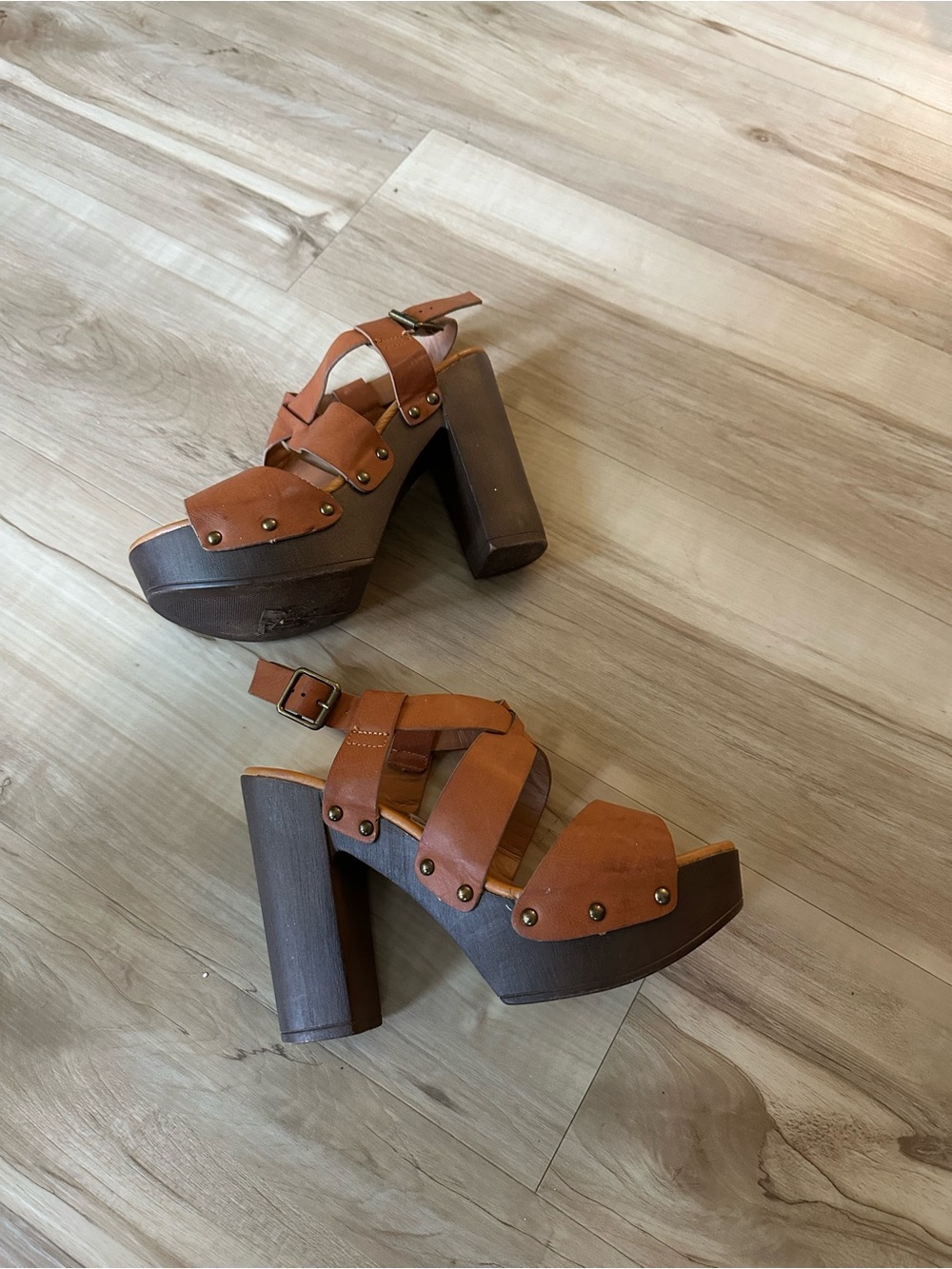 Women’s Tan Platform Clog Sandals